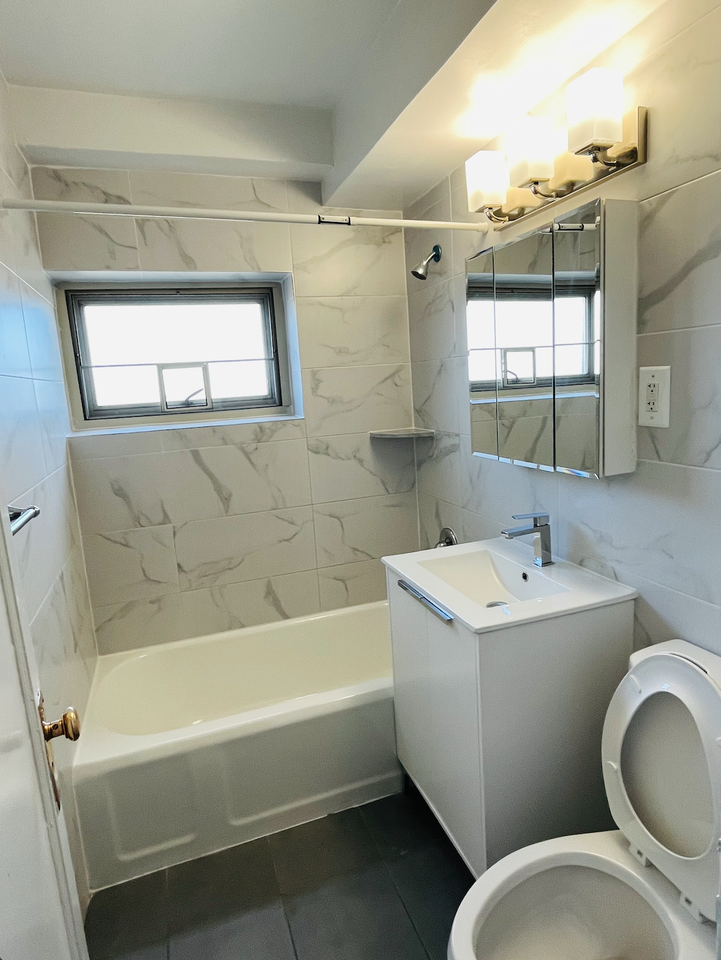 18904 188th St #9L - Photo 7 of 9