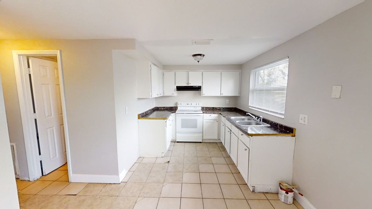 2653 N Tuttle Ave #2653 - Photo 3 of 20