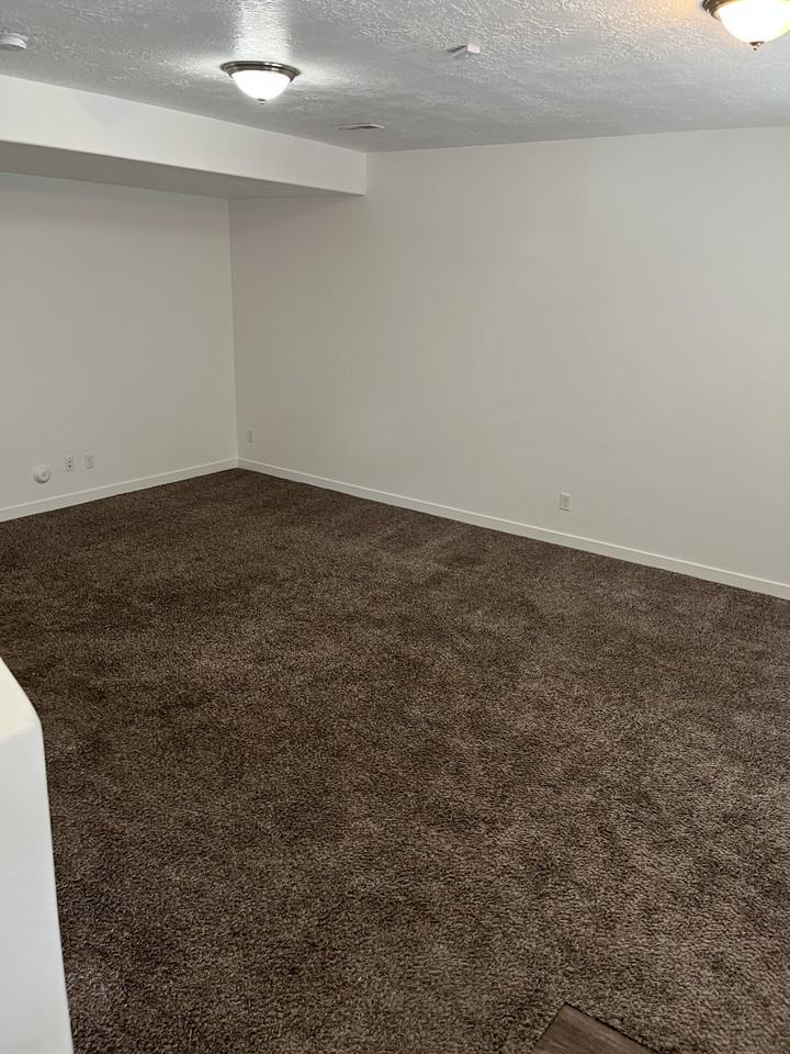 692 E 380 N #692 - Photo 3 of 15