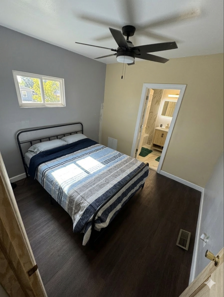 941 W 26th St #2 - Photo 4 of 5