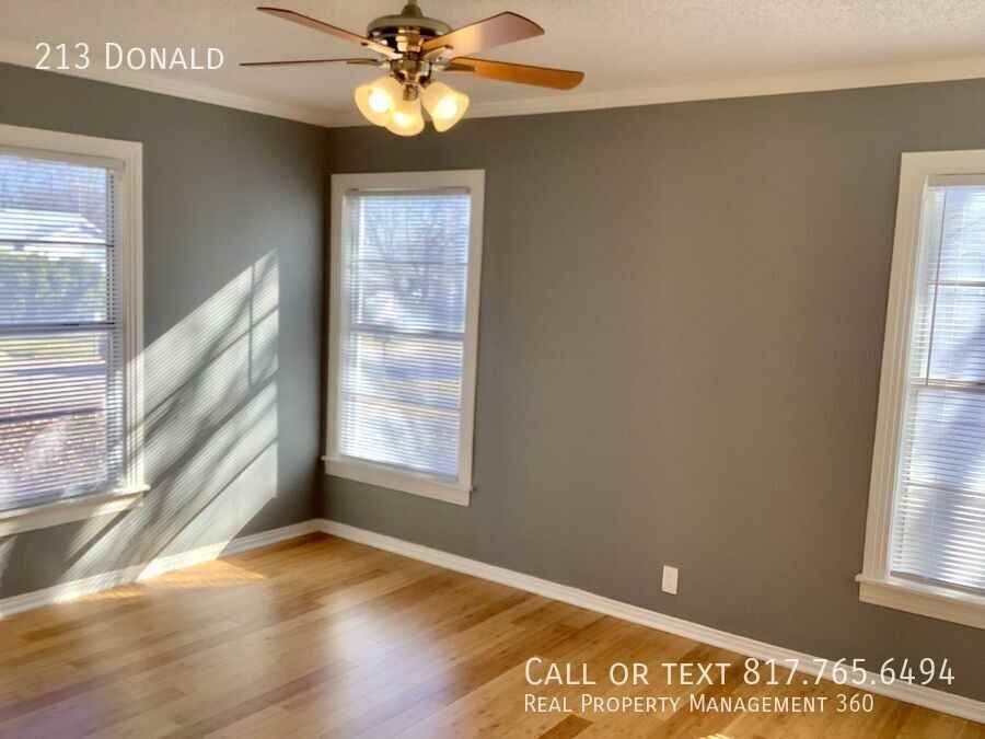 213 Donald St - Photo 6 of 12