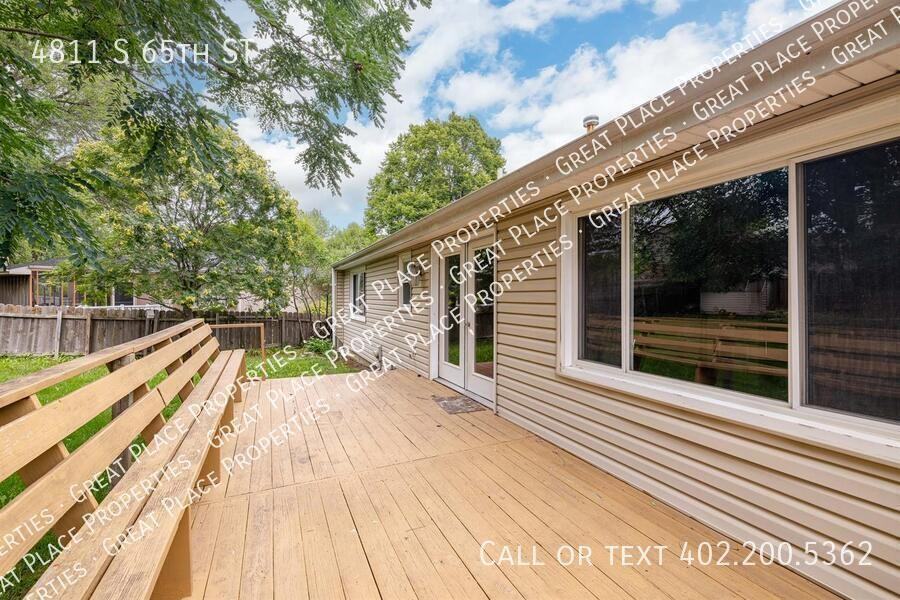 4811 S 65th St - Photo 4 of 45