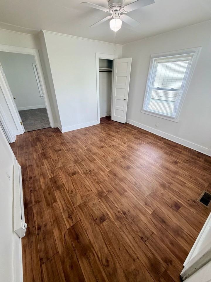 704 Jackson St - Photo 3 of 9