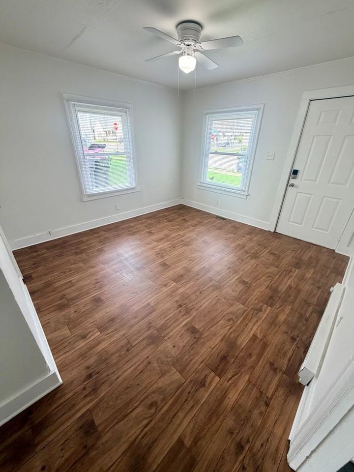 704 Jackson St - Photo 4 of 9