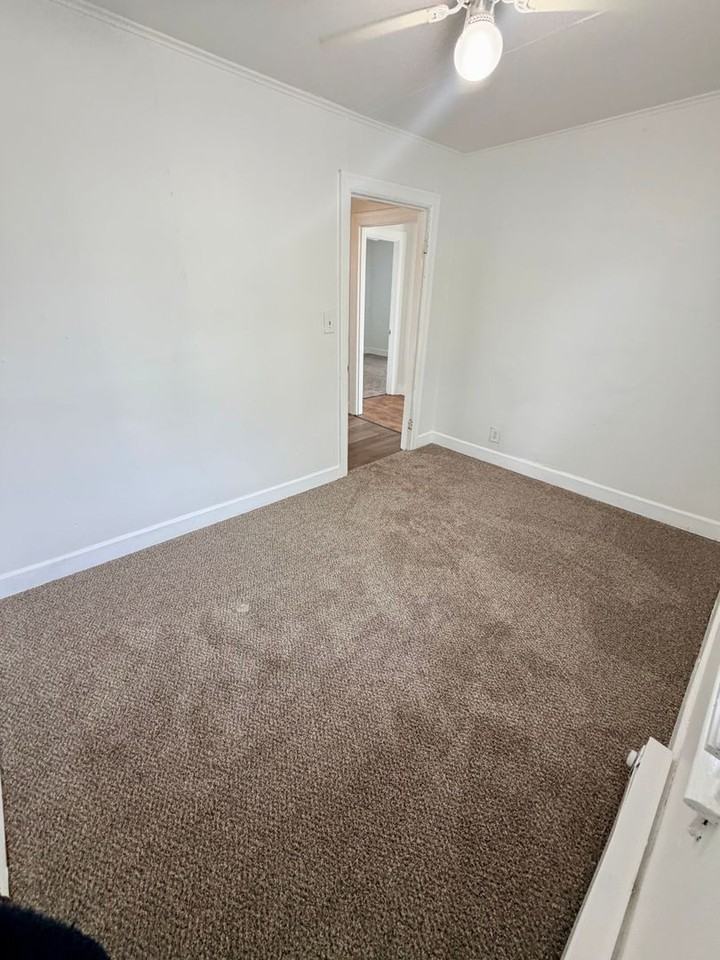 704 Jackson St - Photo 5 of 9