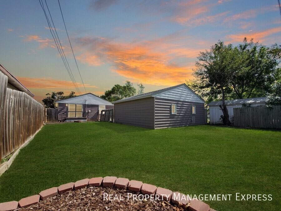 3617 S Hawthorne Ave - Photo 3 of 21