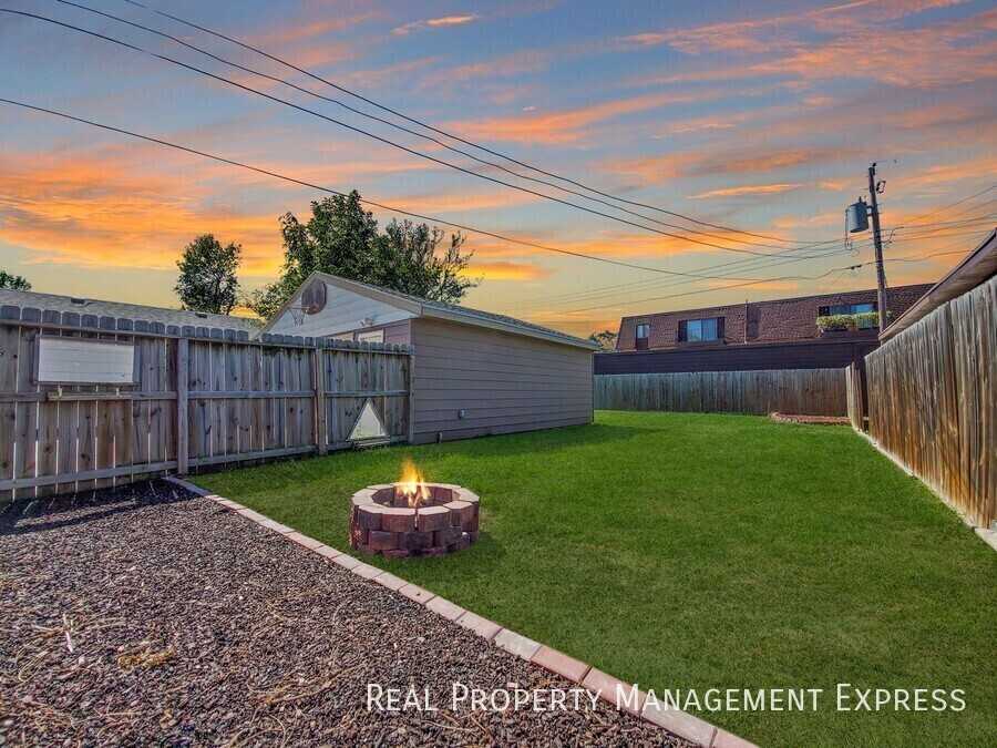 3617 S Hawthorne Ave - Photo 4 of 21