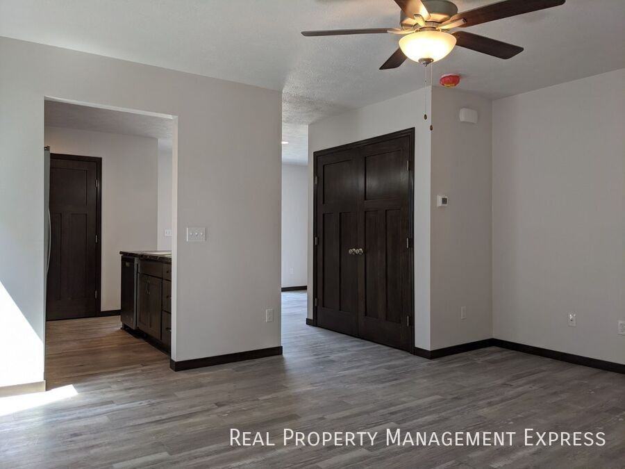 2212 S Ronsiek Ave - Photo 4 of 16