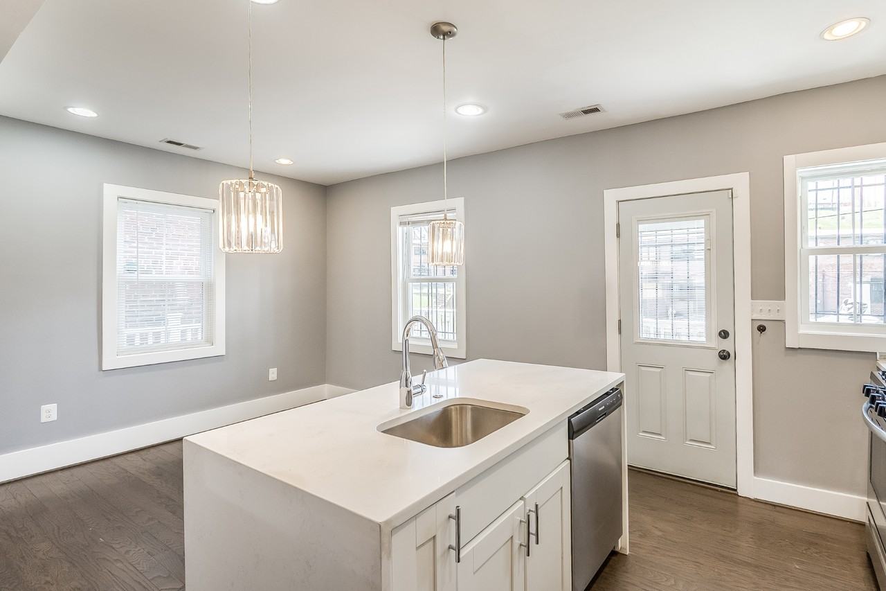 264 Division Ave Ne - Photo 6 of 30