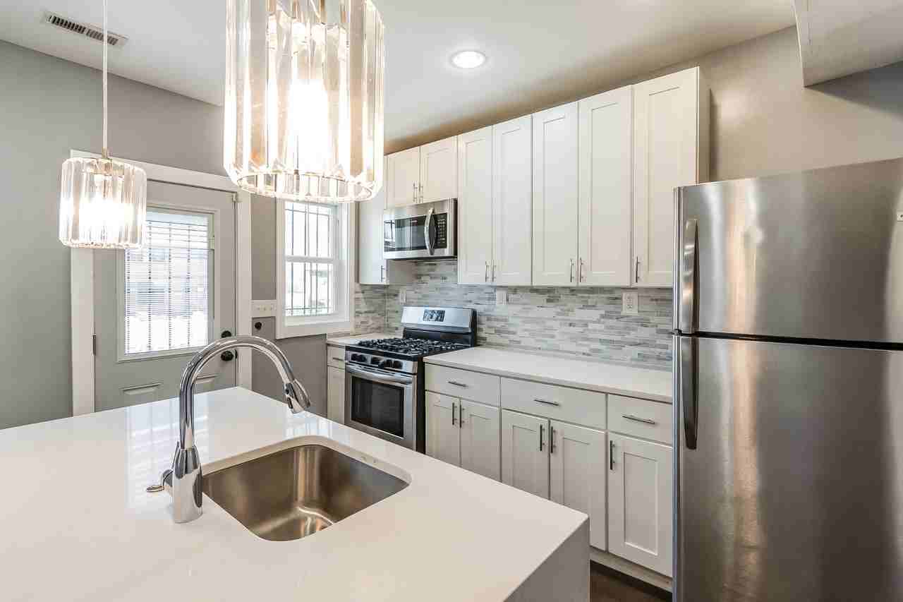 264 Division Ave Ne - Photo 7 of 30