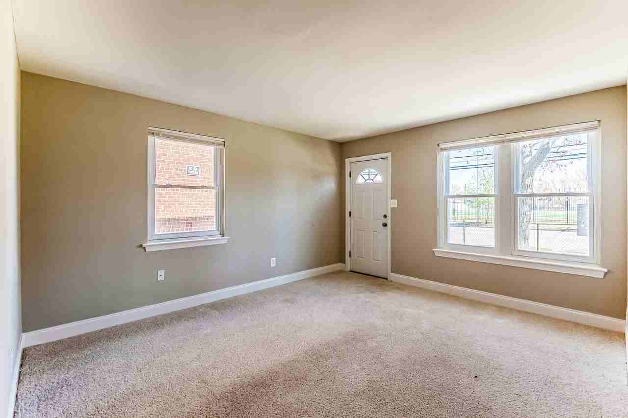 2439 25th St Se #2 - Photo 4 of 17