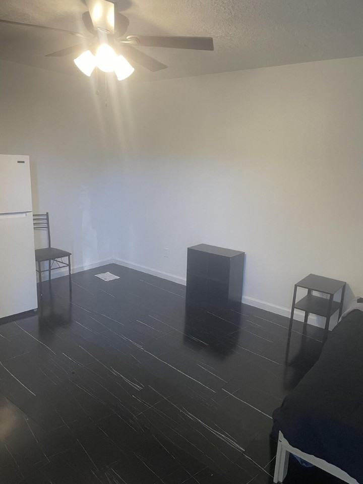521 W Hoyt St #1 - Photo 2 of 9