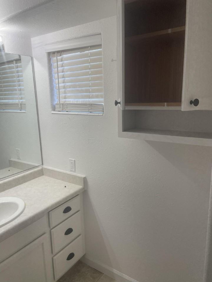 521 W Hoyt St #1 - Photo 7 of 9