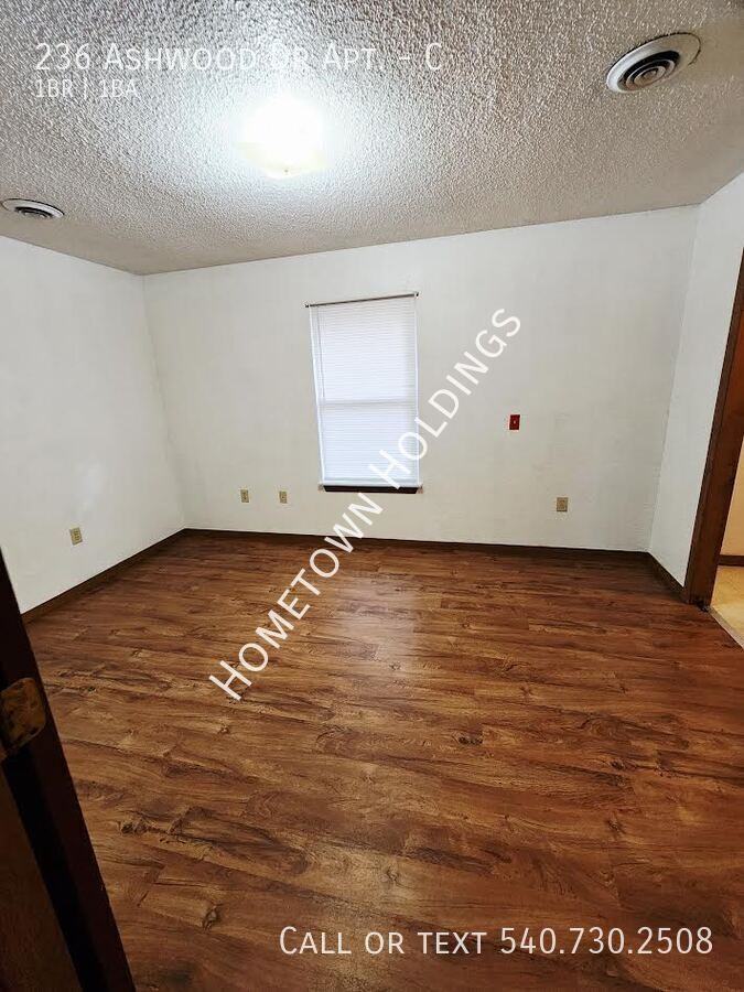 236 Ashwood Dr #C - Photo 4 of 16