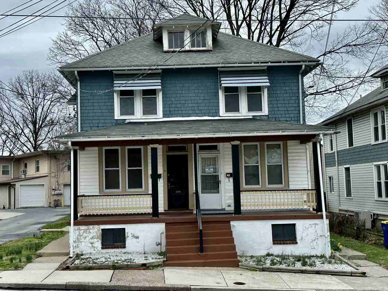 415 9th St #415 - Photo 2 of 11