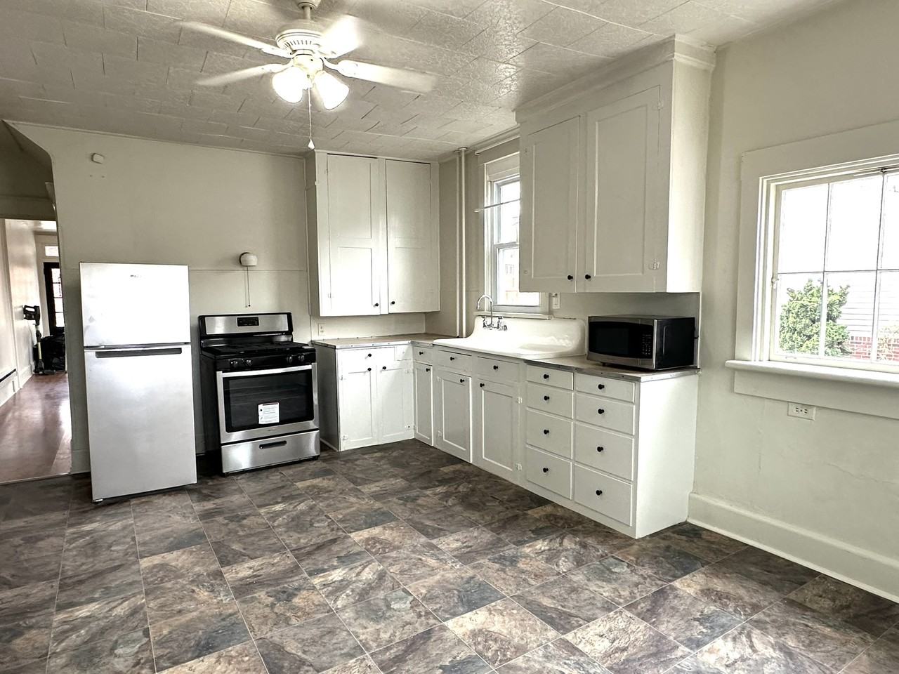 415 9th St #415 - Photo 7 of 11