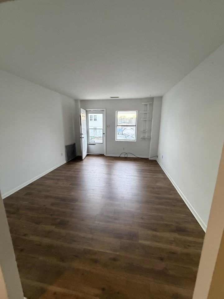 719 Browns Ln #1 - Photo 2 of 7