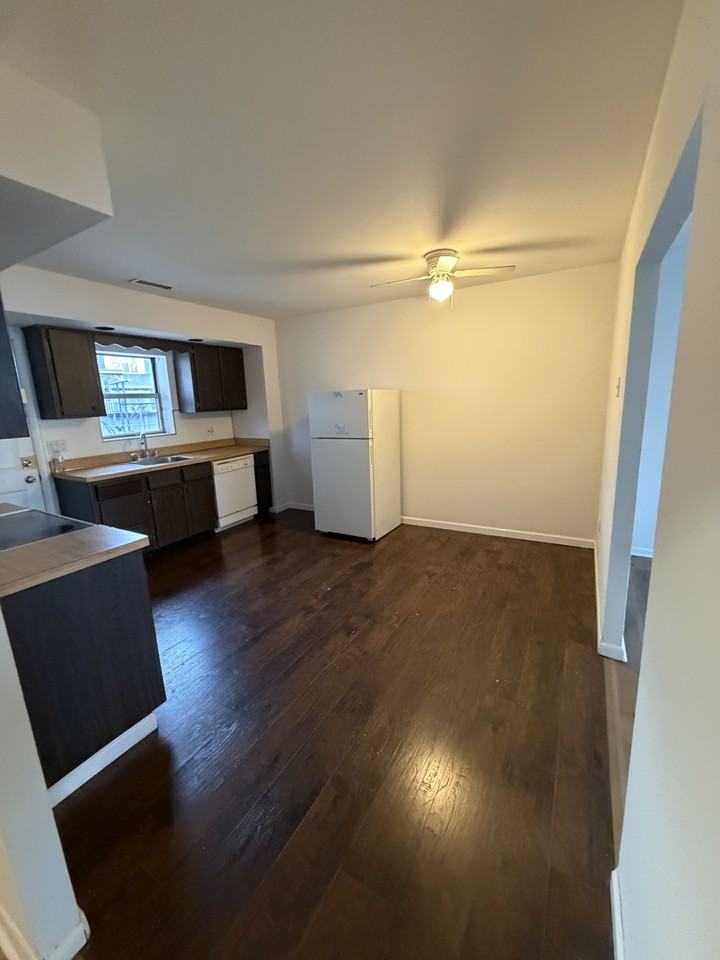 719 Browns Ln #1 - Photo 3 of 7