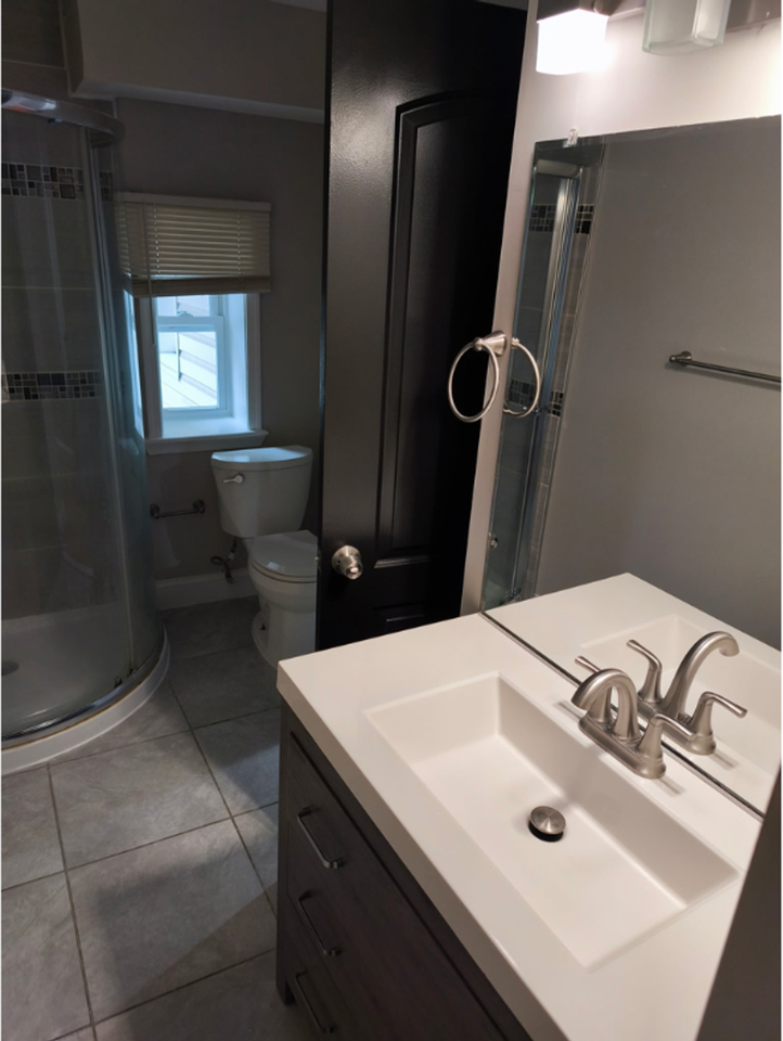 1932 Bank St - Photo 6 of 34