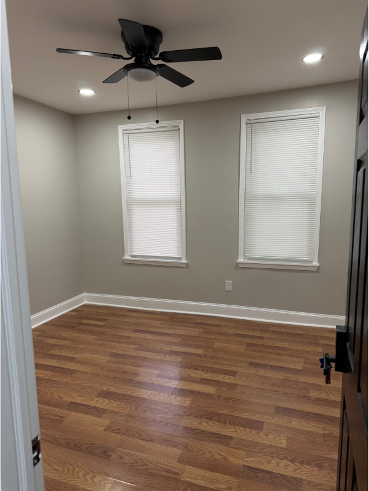 617 Glenwood Ave - Photo 5 of 10