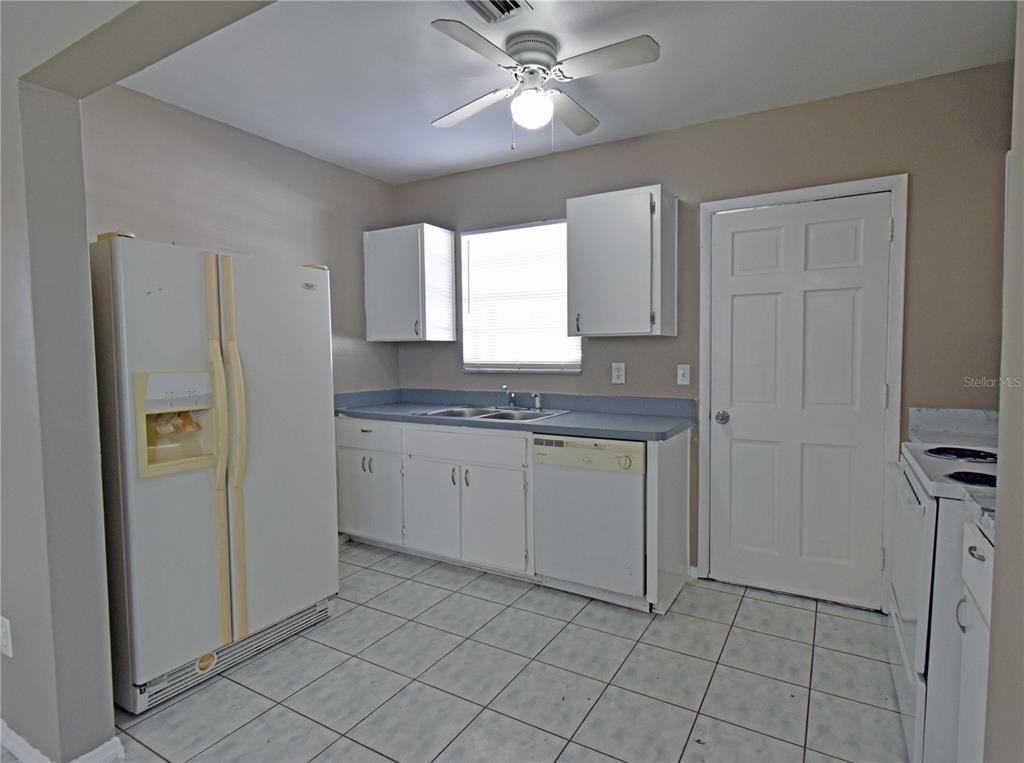 421 Briarwood Ln #421 - Photo 2 of 17