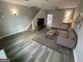 featured image of 618 W Mayfield St