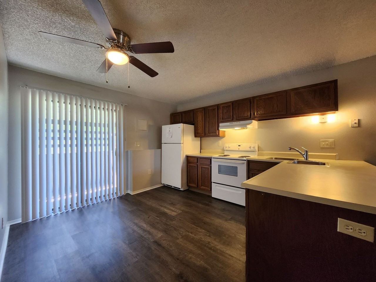 2922 Straus Ln #B - Photo 6 of 15