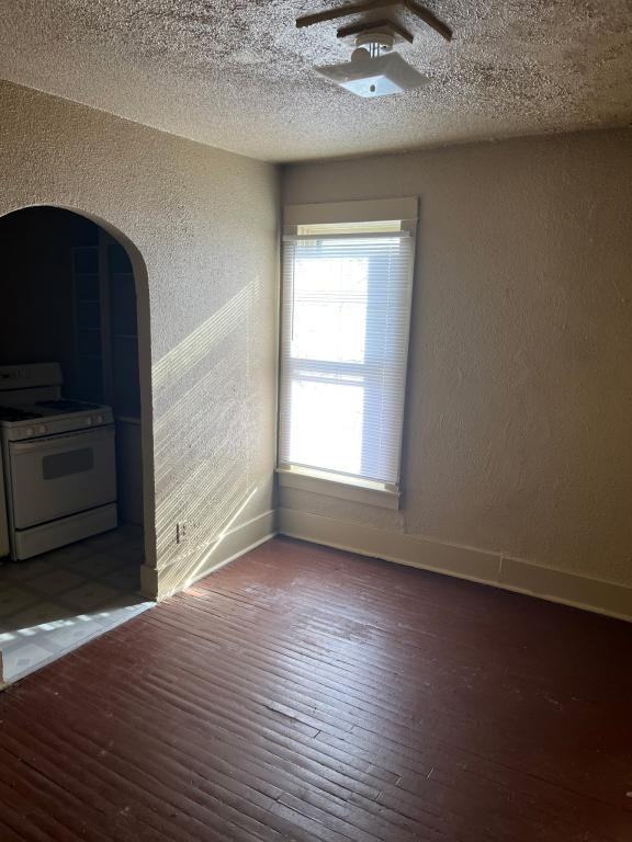 512 W Broadway St - Photo 2 of 7