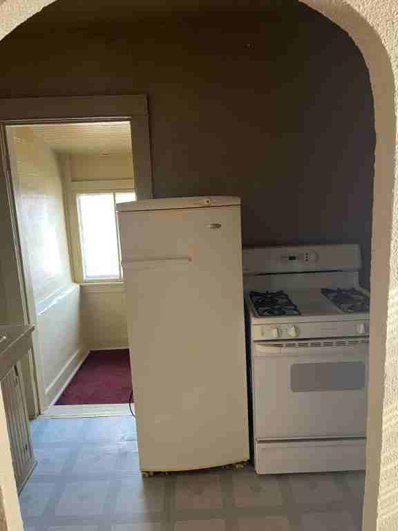 512 W Broadway St - Photo 5 of 7