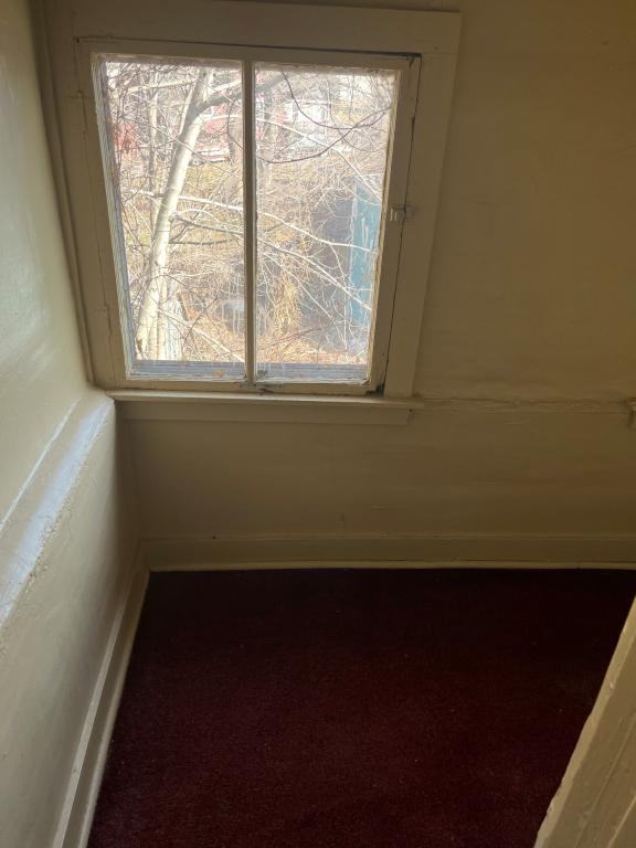 512 W Broadway St - Photo 7 of 7