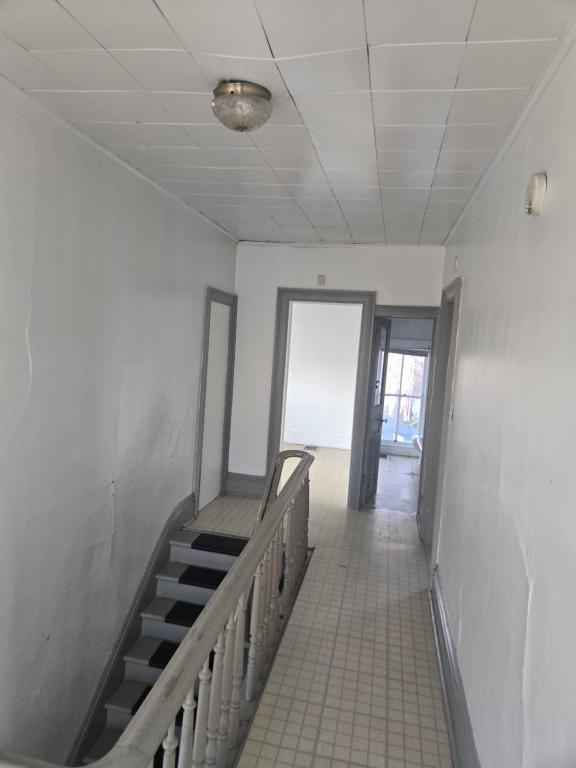 538 W Broadway St - Photo 4 of 9