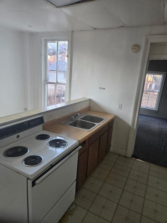 538 W Broadway St - Photo 7 of 9