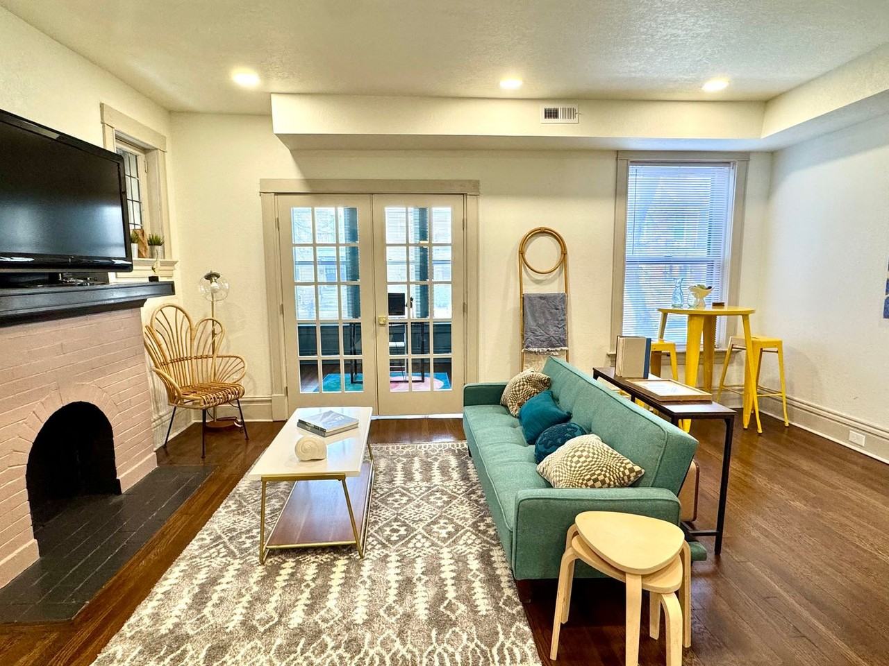 4172 Russell Blvd #1W - Photo 4 of 10