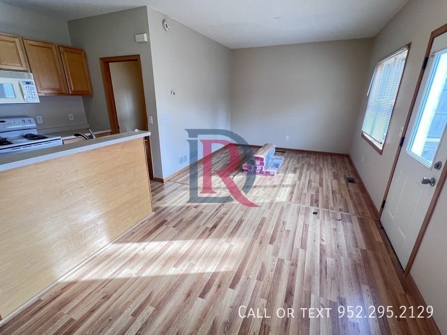 717 Smith Ave S #B - Photo 2 of 19