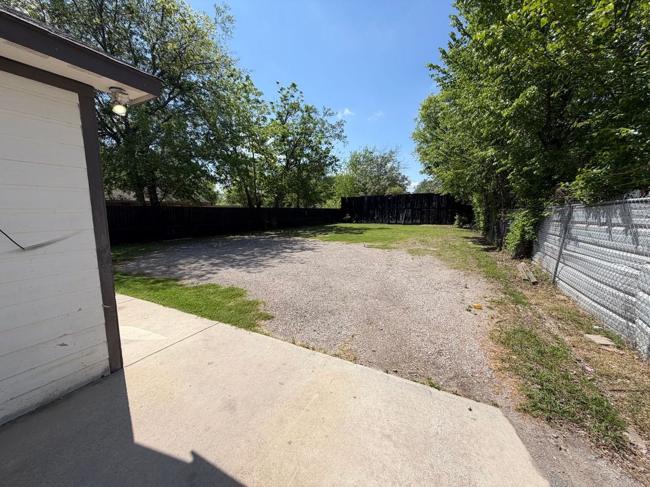 1215 S Fitzhugh Ave - Photo 3 of 12