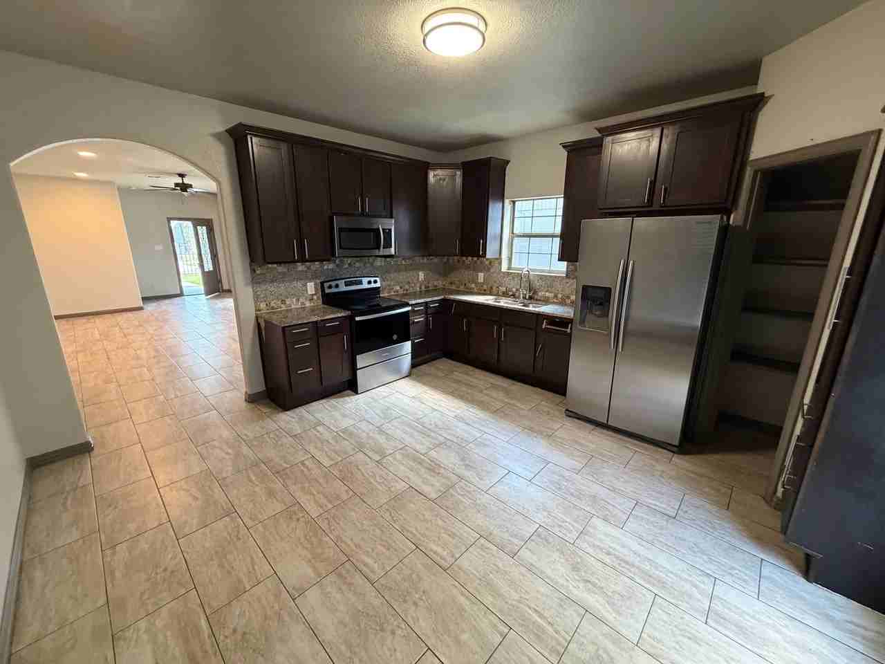 1215 S Fitzhugh Ave - Photo 6 of 12