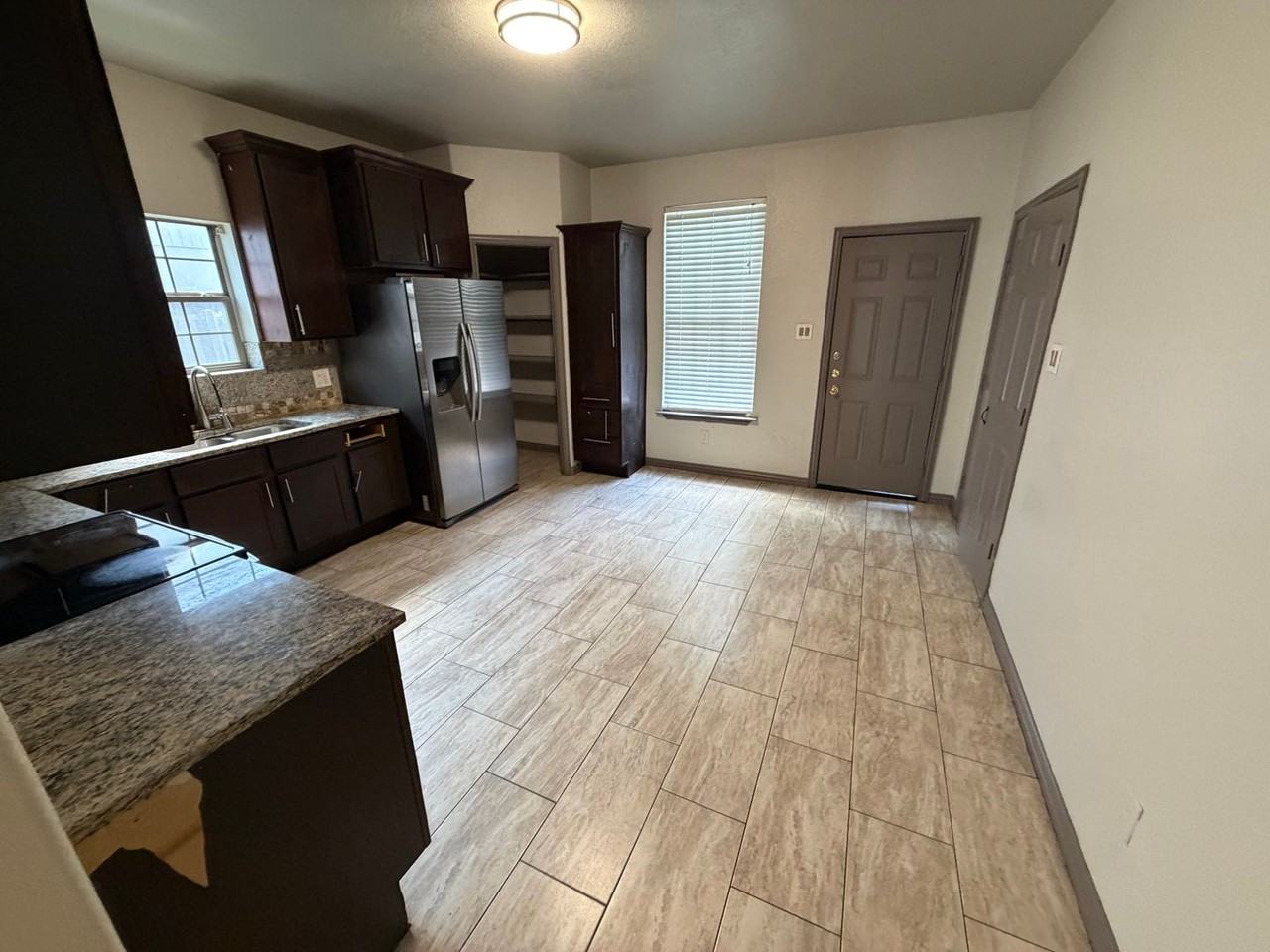 1215 S Fitzhugh Ave - Photo 7 of 12