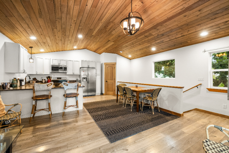 917 E 2nd St - Photo 2 of 25