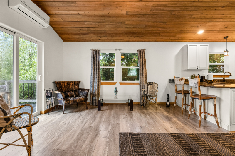 917 E 2nd St - Photo 3 of 25