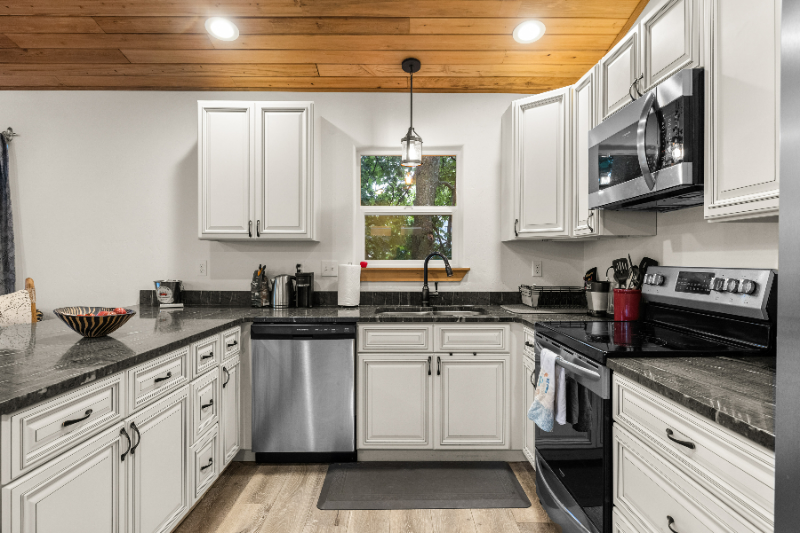 917 E 2nd St - Photo 4 of 25