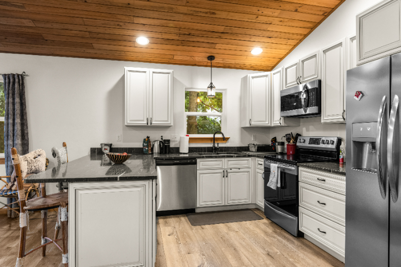 917 E 2nd St - Photo 5 of 25