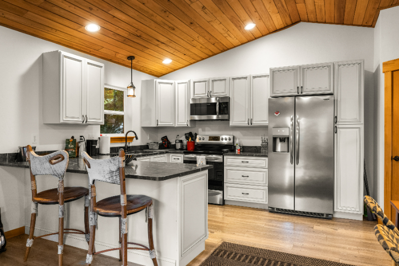 917 E 2nd St - Photo 6 of 25