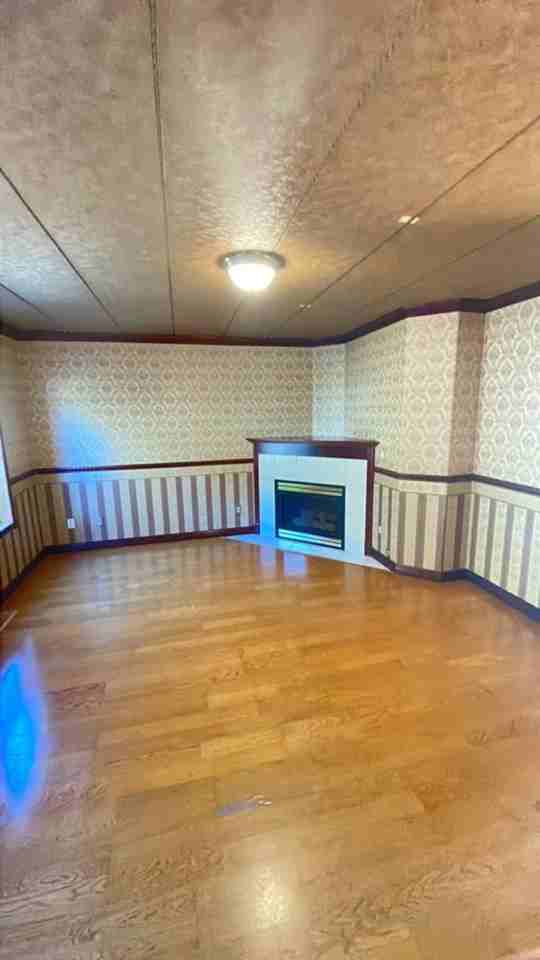 112 44th St - Photo 2 of 26