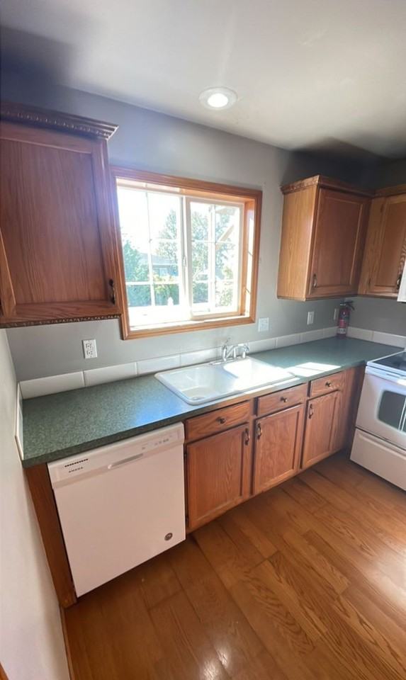 112 44th St - Photo 5 of 26