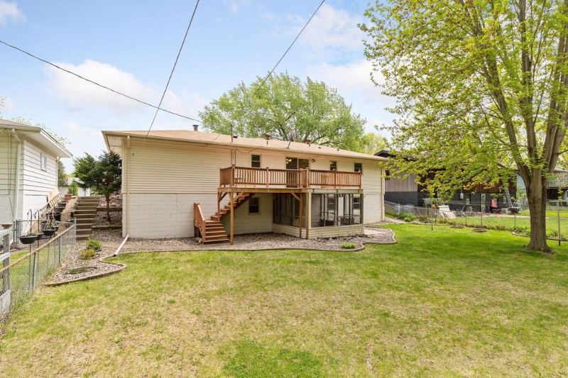 656 17th Ave Nw - Photo 2 of 41