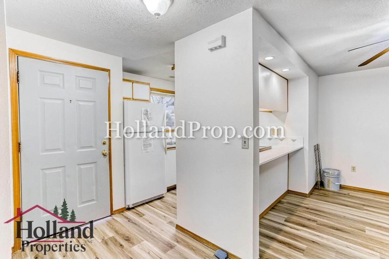 700 Sw 206th Pl - Photo 2 of 17