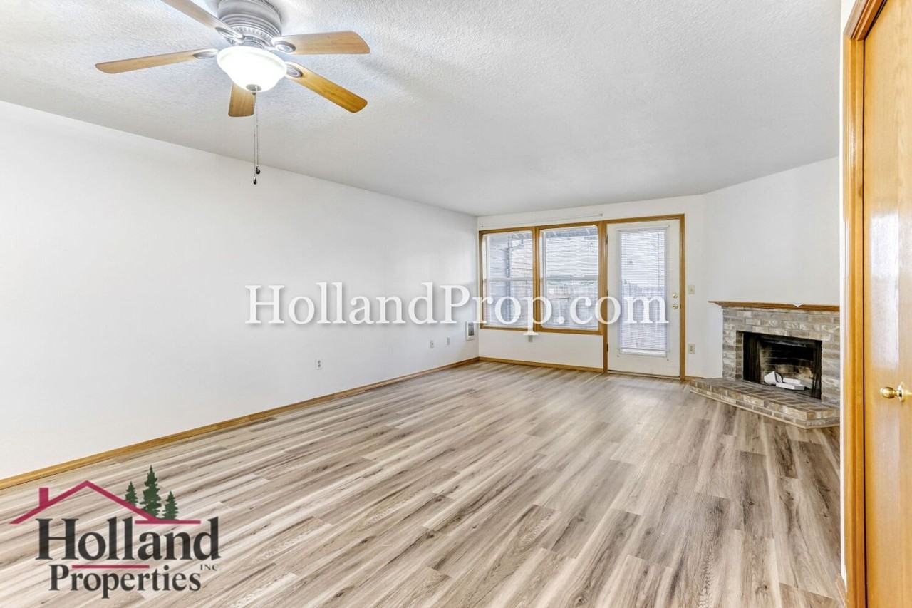 700 Sw 206th Pl - Photo 4 of 17