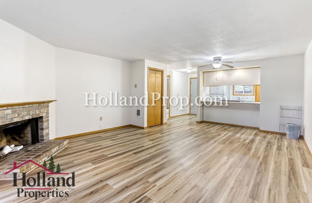 700 Sw 206th Pl - Photo 5 of 17