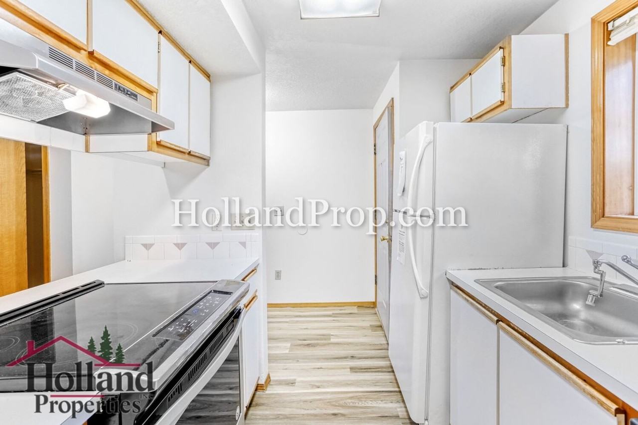 700 Sw 206th Pl - Photo 7 of 17