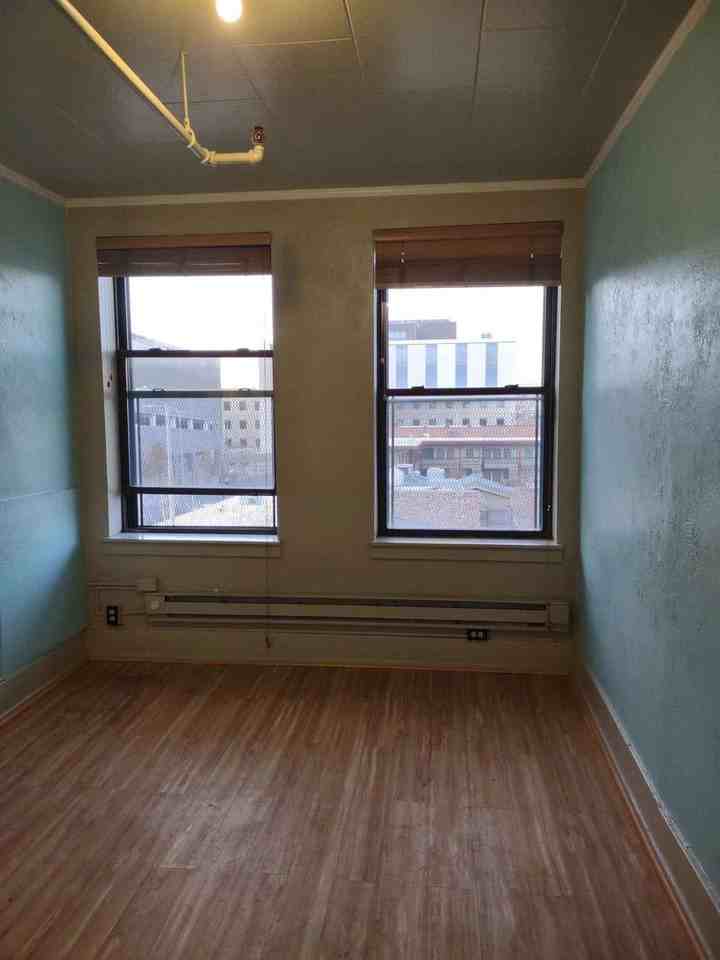 Lincoln Apartments - Photo 2 of 19